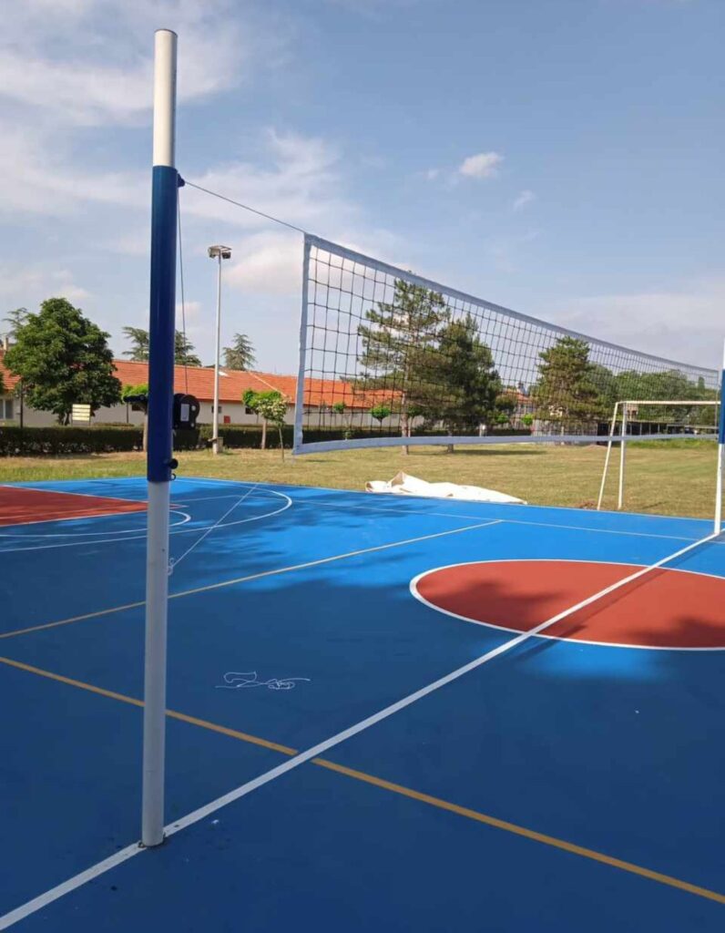 Voleybol sahası Basketbol sahası